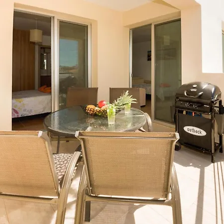 Seabreeze 200m Away From The Sea Apartament