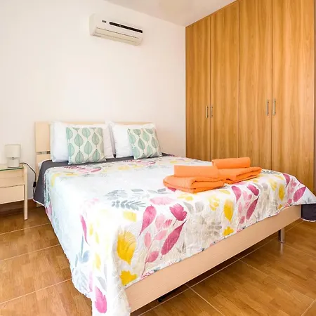 Seabreeze 200m Away From The Sea * Paralimni